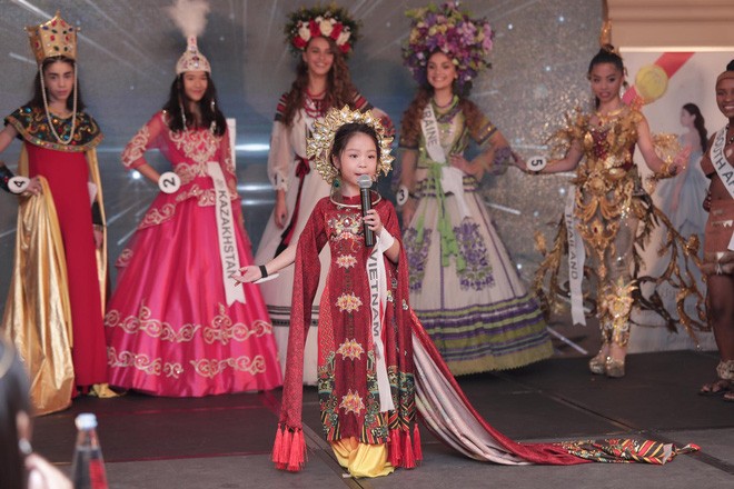 Cô bé Việt Nam 6 tuổi đăng quang Hoa hậu nhí Á Âu 2018