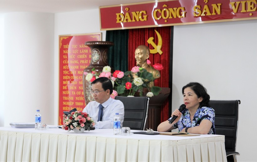  Bà Mai Kiều Liên – Tổng Giám đốc Vinamilk và ông Lê Thành Liêm – Giám đốc Điều hành Vinamilk trả lời câu hỏi của nhà đầu tư.