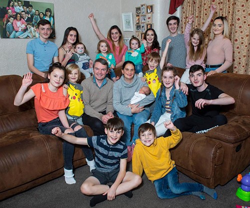 Gia đình đông con nhất nước Anh chào đón đứa trẻ thứ 21