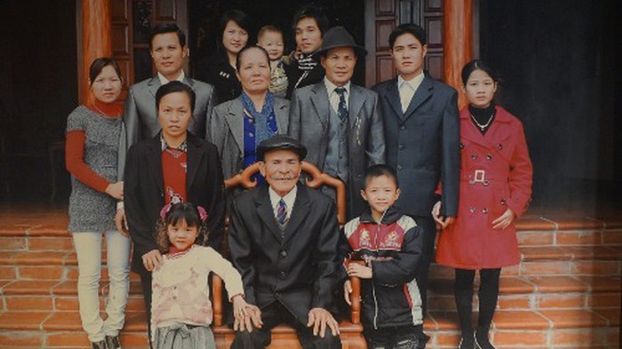 Tình yêu “sét đánh” của cụ ông 78 và vợ kém 40 tuổi ở Hà Nội