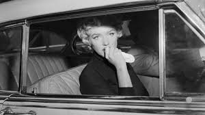 Cận cảnh chiếc xe mui trần của Marilyn Monroe được bán đấu giá