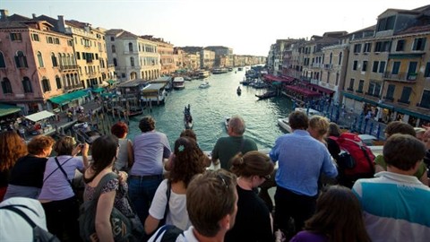 Hành động quá đỗi quen thuộc nhưng có thể bị phạt đến 14 triệu ở Venice