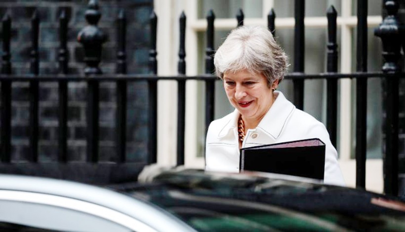 Thủ tướng Anh Theresa May rời văn phòng ở phố Downing
