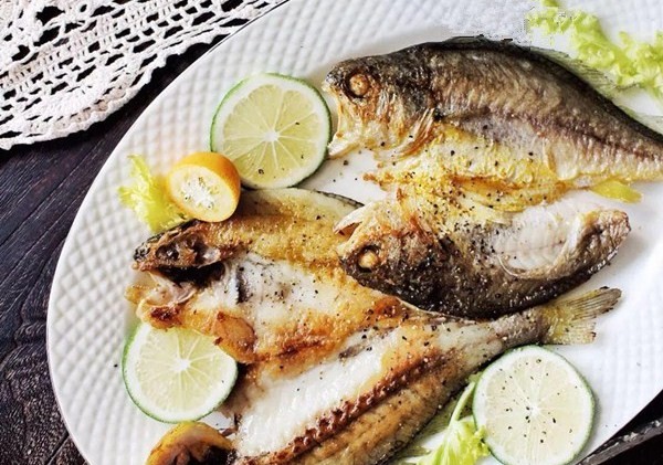 Cách ướp giúp món cá rán thơm ngon, bên ngoài giòn tan bên trong mềm ngọt 