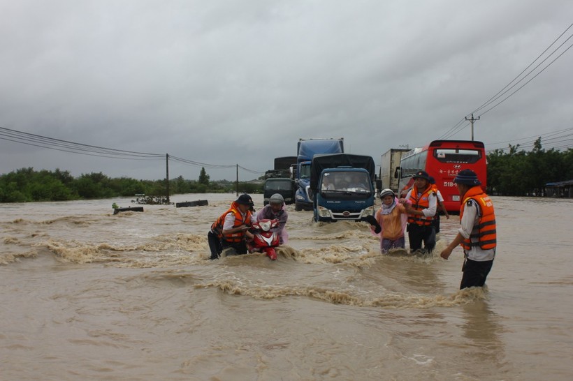 Khánh Hòa: 17 người chết và mất tích vì mưa lũ