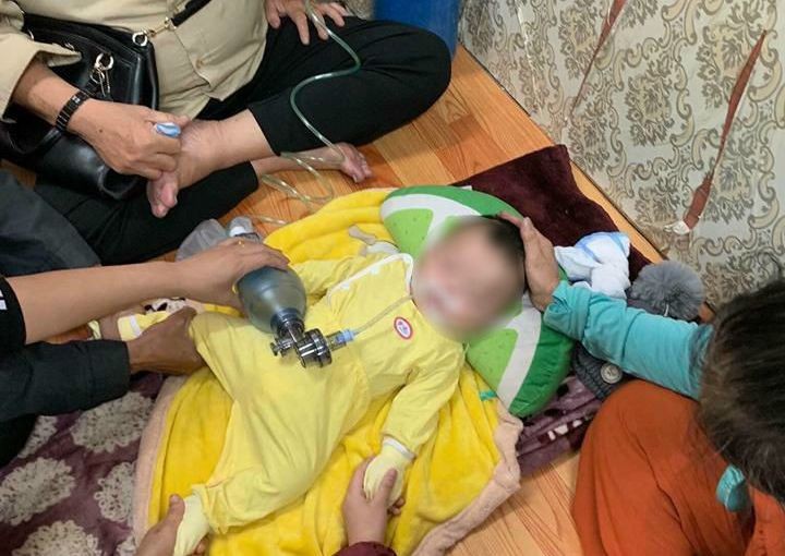 Hà Nội: Mẹ trót ngủ quên đè tay lên người, con trai 4 tháng tuổi chết não