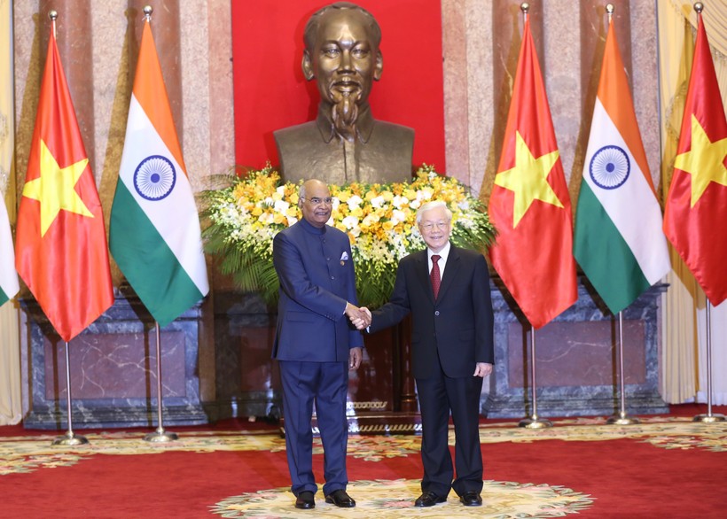 Tổng Bí thư, Chủ tịch nước Nguyễn Phú Trọng và Tổng thống Ấn Độ Ram Nath Kovind trong lễ đón chính thức tại Phủ Chủ tịch