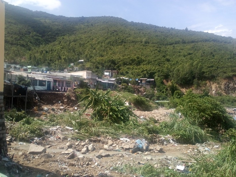Khu vực xóm Núi, xã Phước Đồng (TP Nha Trang) tan hoang sau mưa lũ