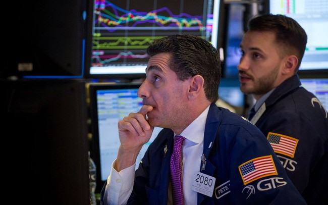 Ngày tồi tệ trong một năm khủng khiếp quật ngã chứng khoán Mỹ, nhà đầu tư không còn chỗ trú ẩn