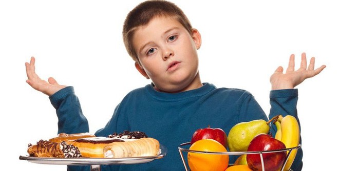Phòng tránh dậy thì sớm: 4 thực phẩm cha mẹ nên kiểm soát chặt khi cho trẻ ăn