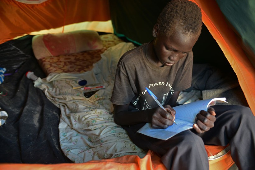 Trẻ em trong các khu vực xung đột đang rất cần hỗ trợ GD (Ảnh: UNICEF)