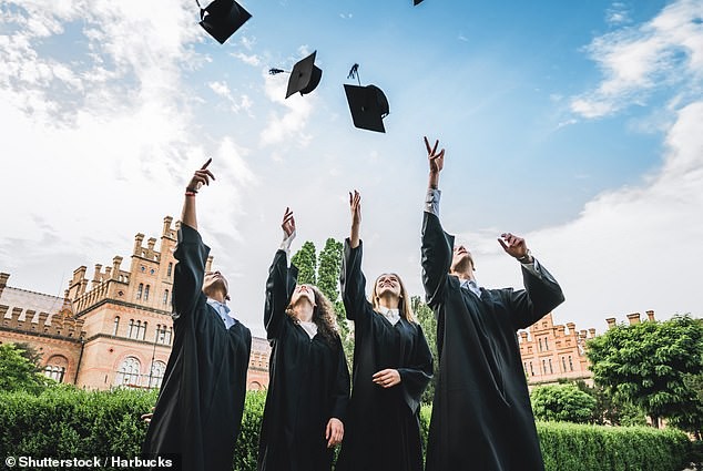 Ít nhất 3 đại học tại Anh có nguy cơ vỡ nợ