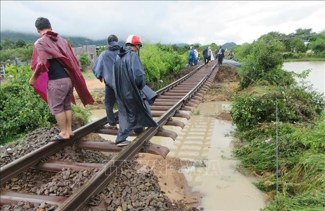 Hiện trường vụ sạt lở nền đường sắt tại 1382+600 đoạn qua xã Công Hải, huyện Thuận Bắc, tỉnh Ninh Thuận. Ảnh: Nguyễn Thành/TTXVN.