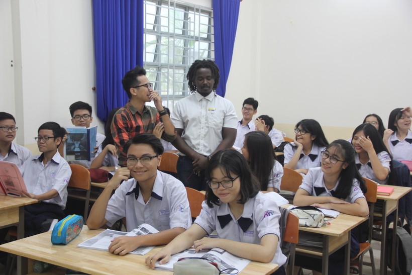 Tiết học Tiếng Anh của thầy và trò Trường THPT Nguyễn Du luôn có không khí rất vui vẻ 