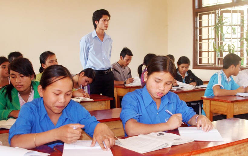 Chính sách cần hướng đến thực tế đời sống để đội ngũ giáo viên yên tâm thực hiện nhiệm vụ (Trong ảnh: Giờ học tại Trường THPT A Túc, huyện Hướng Hóa, Quảng Trị)