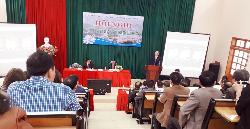 Ông Nguyễn Thái Hưng - Bí thư Thành ủy, Chủ tịch HĐND thành phố Sơn La phát biểu tại buổi gặp