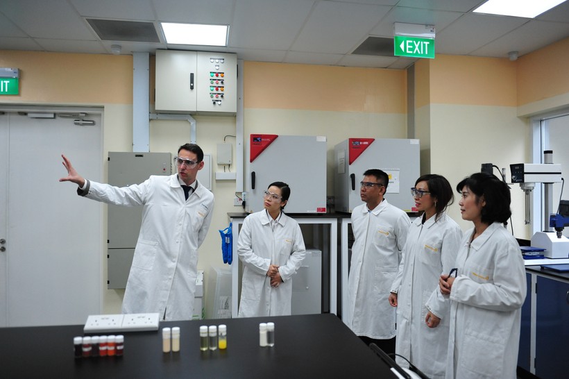 Bà Trần Thị Lệ, CEO NutiFood thăm trung tâm nghiên cứu thí nghiệm của BASF Khu vực Đông Nam Á""