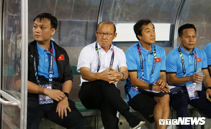 Chiều nay, tuyển Việt Nam bay gấp sang Malaysia đá chung kết AFF Cup