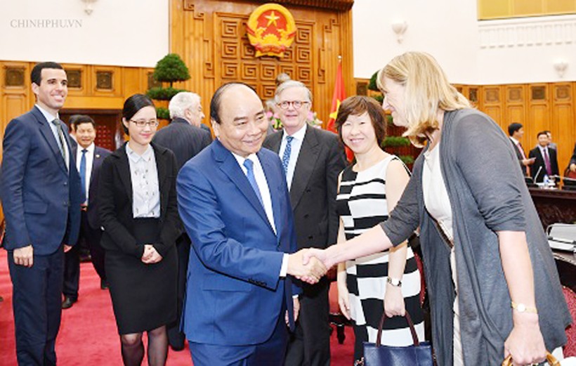 Thủ tướng Nguyễn Xuân Phúc và các nhà đầu tư quốc tế tại buổi tiếp