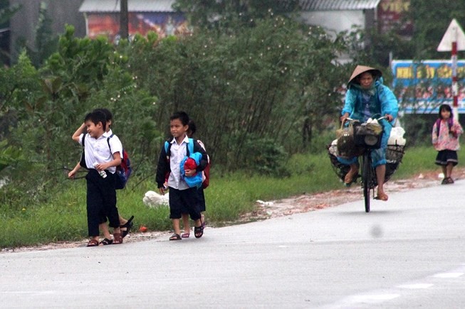 Hàng trăm học sinh Thừa Thiên-Huế nghỉ học vì ngập cục bộ
