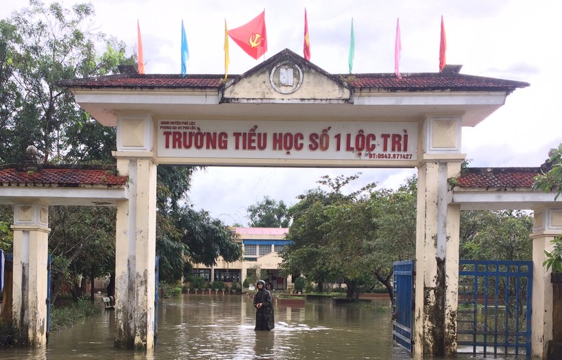 Nước lũ ngập tại trưởng Tiểu học xã Lộc Trì