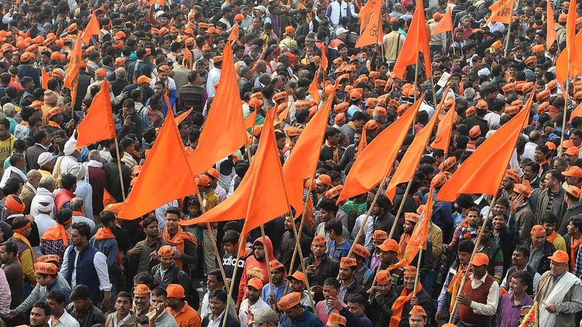 Hàng nghìn người tu tập biểu tình tại thủ đô Delhi