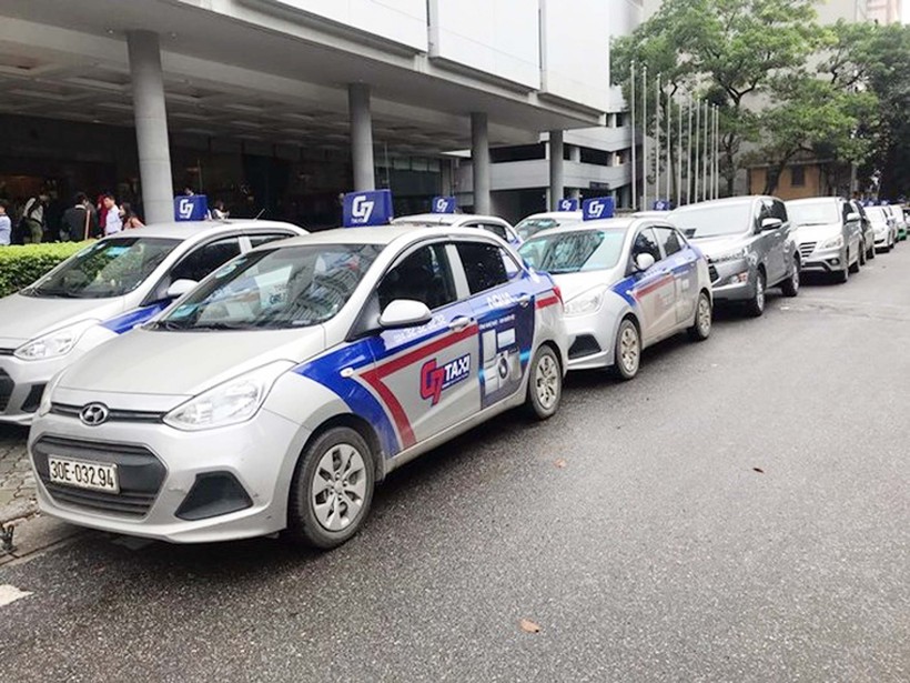 Trước đó, tháng 10/2018, ba hãng taxi lớn nhất Hà Nội là Ba Sao, Thành Công, Sao Hà Nội đã hợp nhất thành “G7 taxi” để cạnh tranh với taxi công nghệ