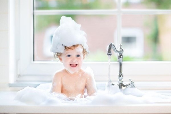 Đây là tần suất tắm cho bé tốt nhất trong mùa đông