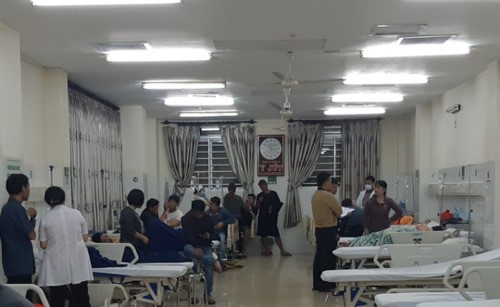 Hơn 210 bệnh nhân sau khi ăn bánh tại quán Cô Dung phải nhập viện điều trị.