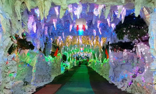 Hang đá dài 200 m đón Giáng sinh ở Đồng Nai 
