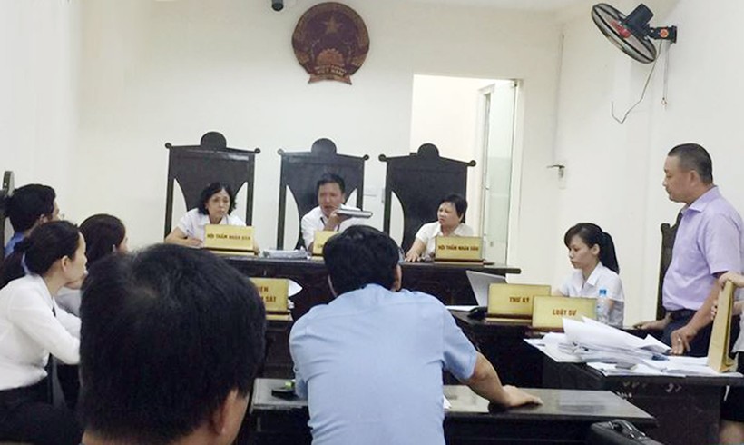 Hình ảnh trong phiên tòa xét xử sơ thẩm vụ án hành chính ông Hoàng Xuân Quế từ 7 - 10 /10/2016 tại Tòa án Nhân dân TP Hà Nội