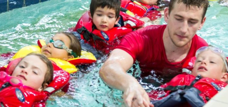 Các nghiên cứu gần đây cũng chỉ ra những bất cập trong yêu cầu trang bị kỹ năng an toàn dưới nước cho HS ở các trường học New Zealand