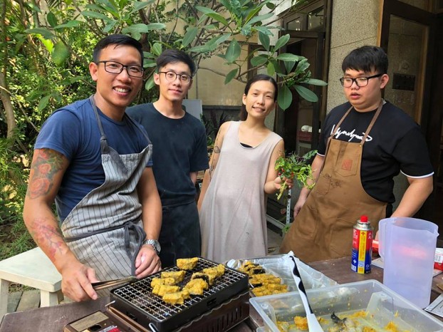 Chef Nguyễn Mạnh Hùng: Bỏ việc khách sạn 5 sao, ở nhà nấu ăn cho vợ