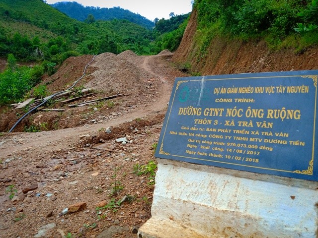  Công trình đường vào thôn 3 – Nóc Ông Ruộng được xây dựng từ Dự án giảm nghèo khu vực Tây Nguyên đang dần dần hoàn thành.