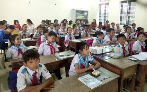 Nhiều trường học Hà Tĩnh phải mời giáo viên về hưu đứng lớp 