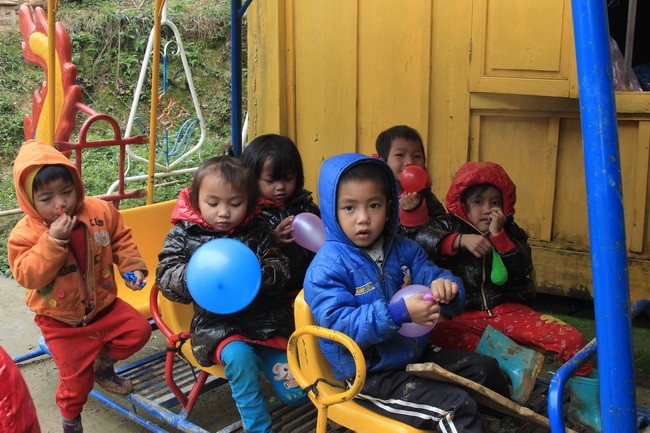 Nhiều học sinh mầm non, tiểu học tại huyện Kỳ Sơn phải nghỉ học do trời rét

