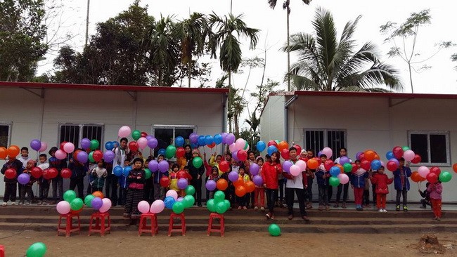 Một mái trường khang trang, sạch đẹp, góp phần nâng cao chất lượng dạy học cho các em học sinh tại bản Cơn và bản Bay.