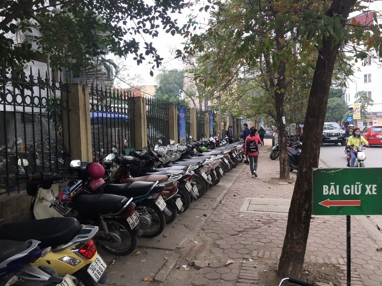 Tăng phí giữ xe tại Hà Nội:  Phần thiệt ở người dân