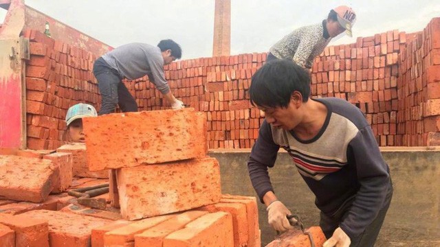 Trung Quốc: Trả nợ lương công nhân bằng... 290.000 viên gạch