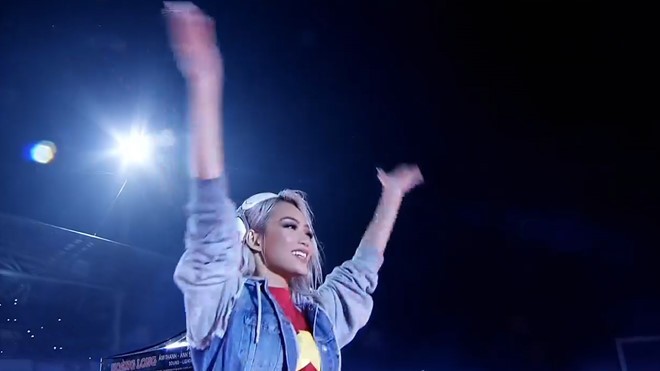 Nữ DJ “tim muốn bay khỏi lồng ngực” khi chơi nhạc mở màn Gala mừng U23 về nước