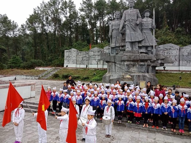 Trường Tiểu học Thị trấn Vũ Quang tổ chức hoạt động dã ngoại