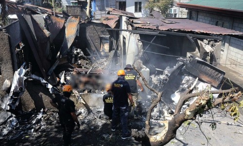 Máy bay lao xuống nhà dân tại Philippines, 10 người chết
