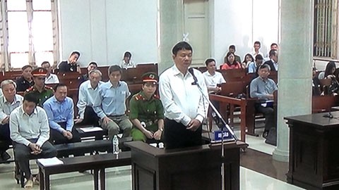 Bị cáo Đinh La Thăng xin nhận trách nhiệm hoàn toàn thay cho các bị cáo