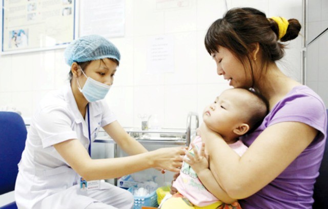 Chuyển đổi vắc xin chương trình tiêm chủng: Không nên quá hoang mang