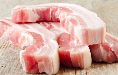 Cách luộc thịt thôi ra chất độc, chọn và rửa thịt an toàn
