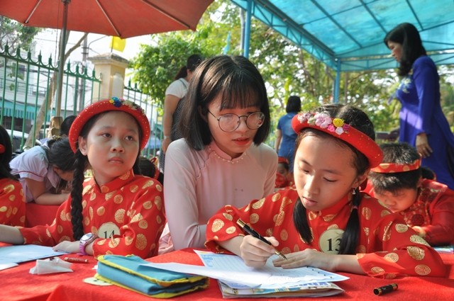 Đến với Ngày hội “Em yêu lịch sử Việt Nam”, giáo viên, học sinh, phụ huynh cùng tham dự các hoạt động hết sức lý thú, bổ ích.