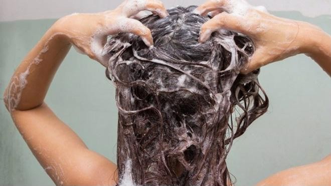 5 sai lầm thường gặp khi gội đầu chỉ khiến mái tóc nhanh hư tổn