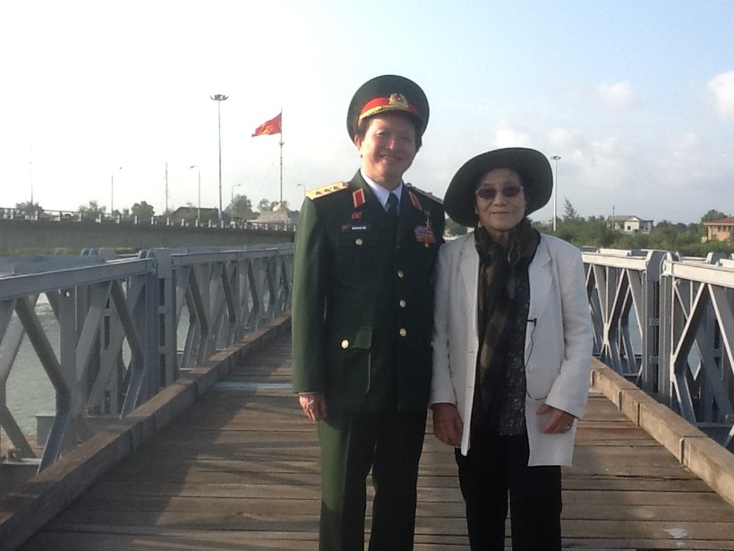 Thượng tướng Nguyễn Huy Hiệu và nguyên Phó chủ tịch nước Nguyễn Thị Bình