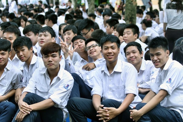 Học sinh Trường THPT Đinh Tiên Hoàng