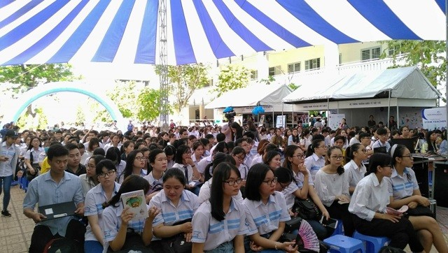 Đông đảo sinh viên khoa GDTH tham dự ngày hội